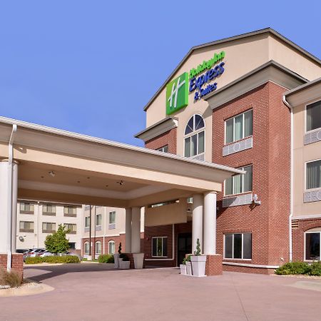 Holiday Inn Express & Suites Emporia Northwest By Ihg Bagian luar foto