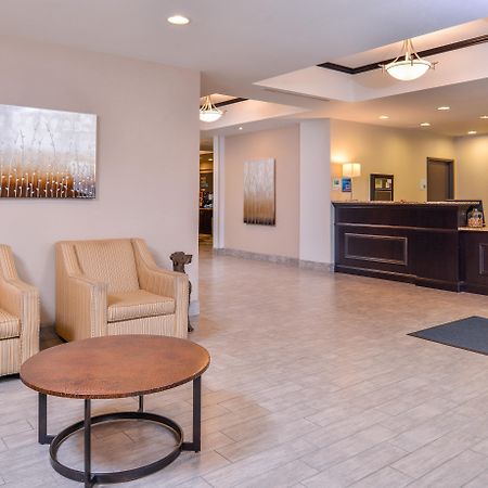 Holiday Inn Express & Suites Emporia Northwest By Ihg Bagian luar foto