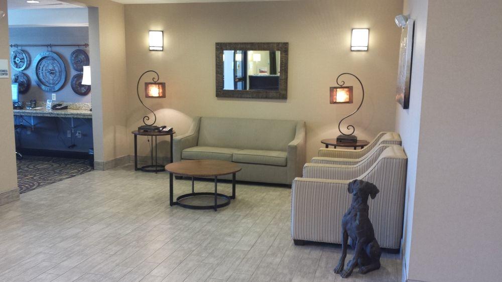 Holiday Inn Express & Suites Emporia Northwest By Ihg Bagian luar foto