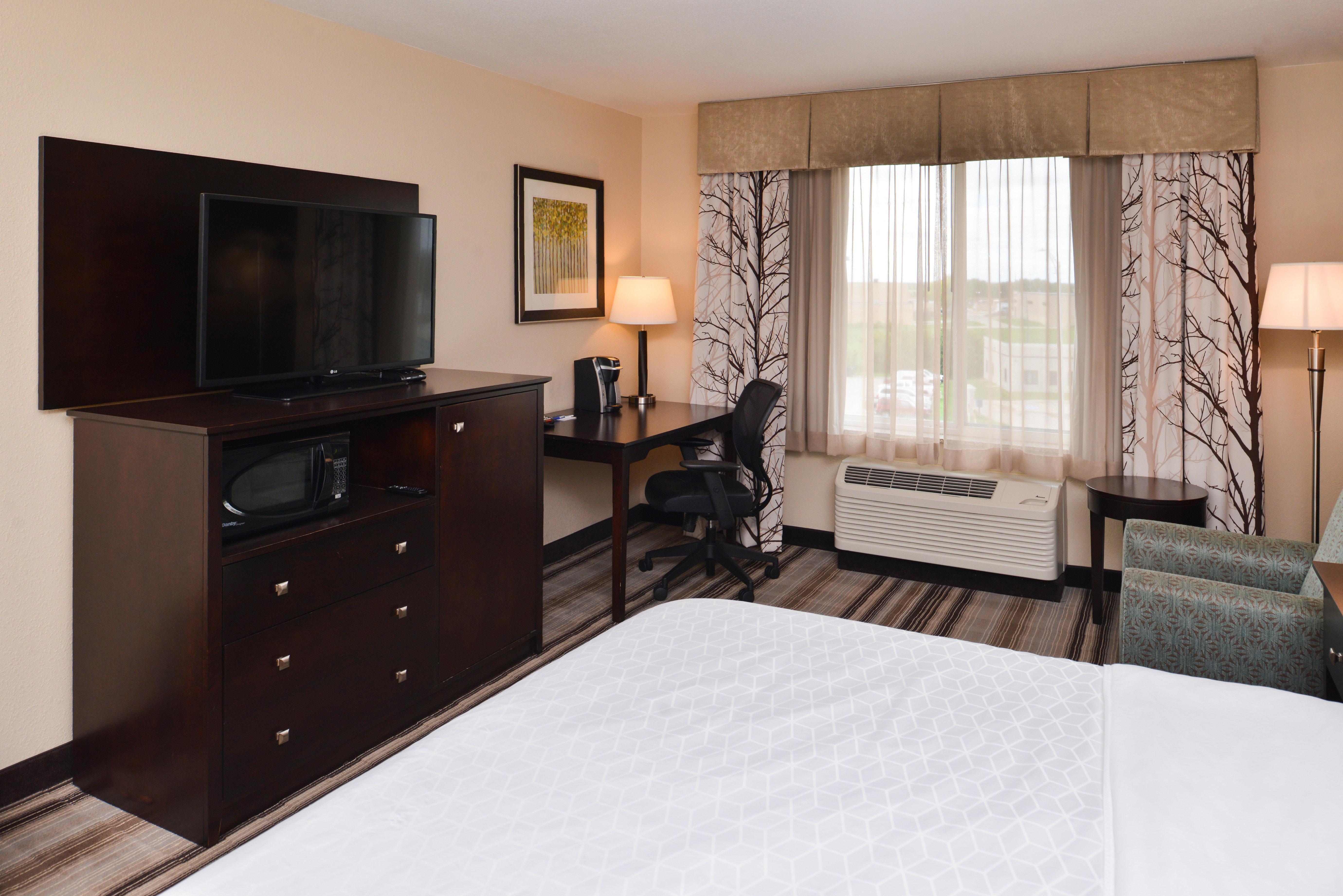 Holiday Inn Express & Suites Emporia Northwest By Ihg Bagian luar foto