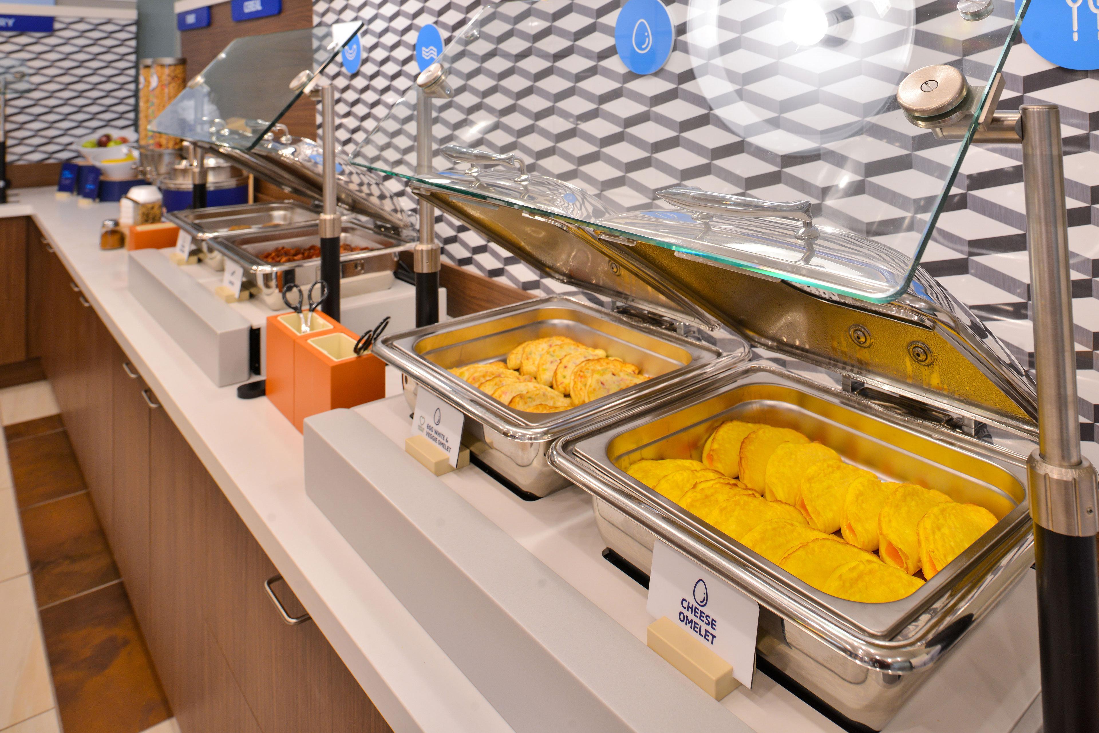 Holiday Inn Express & Suites Emporia Northwest By Ihg Bagian luar foto