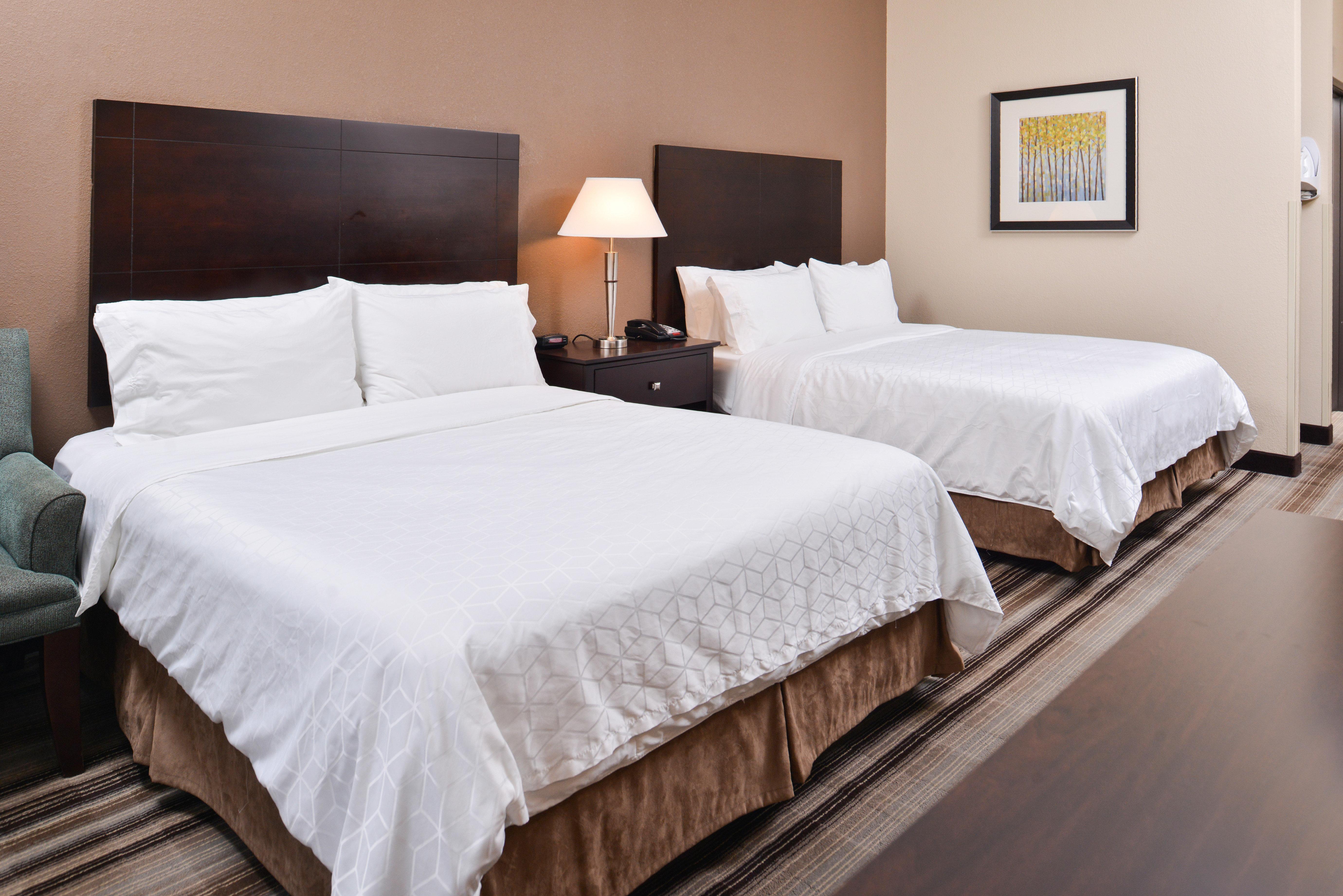 Holiday Inn Express & Suites Emporia Northwest By Ihg Bagian luar foto