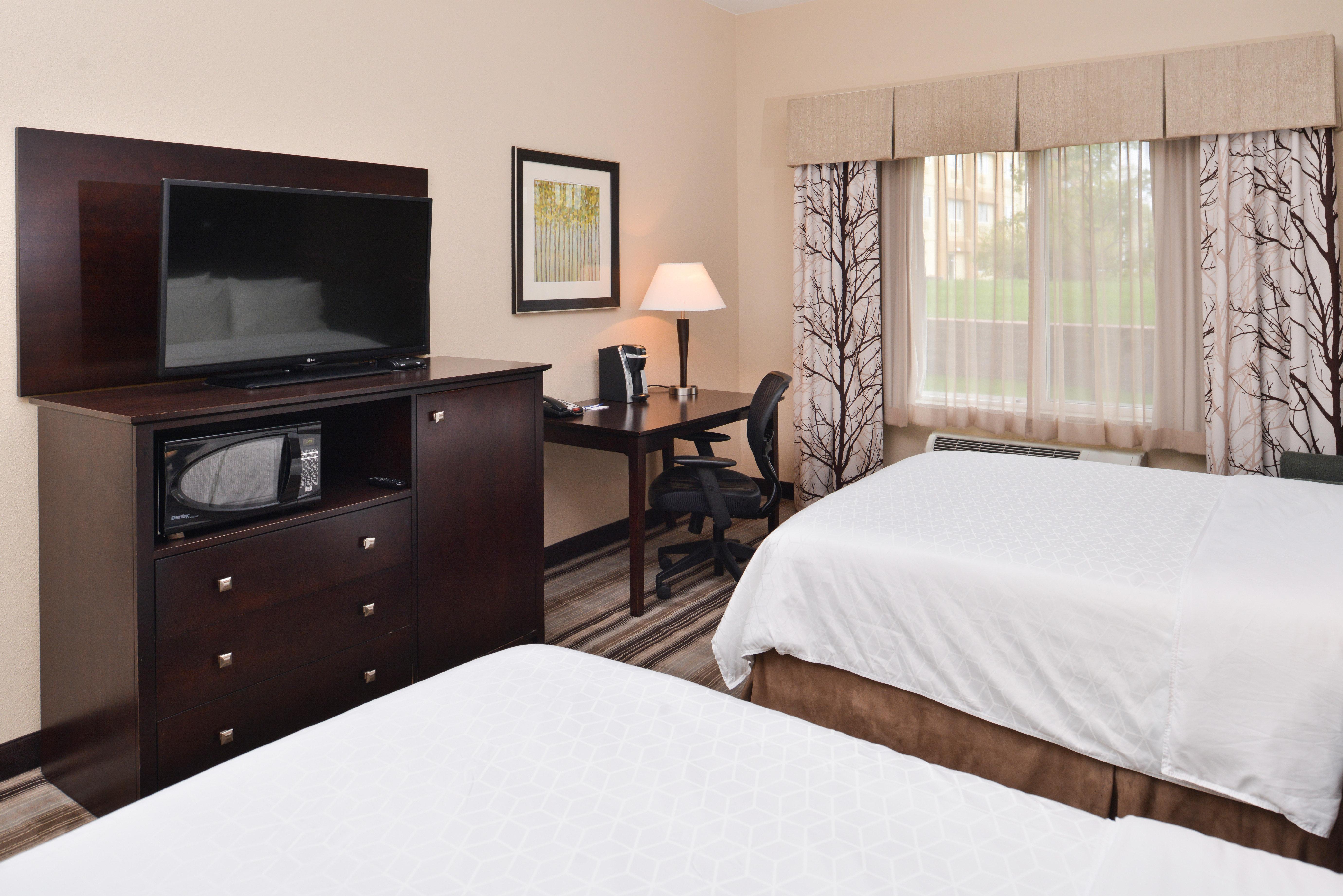 Holiday Inn Express & Suites Emporia Northwest By Ihg Bagian luar foto