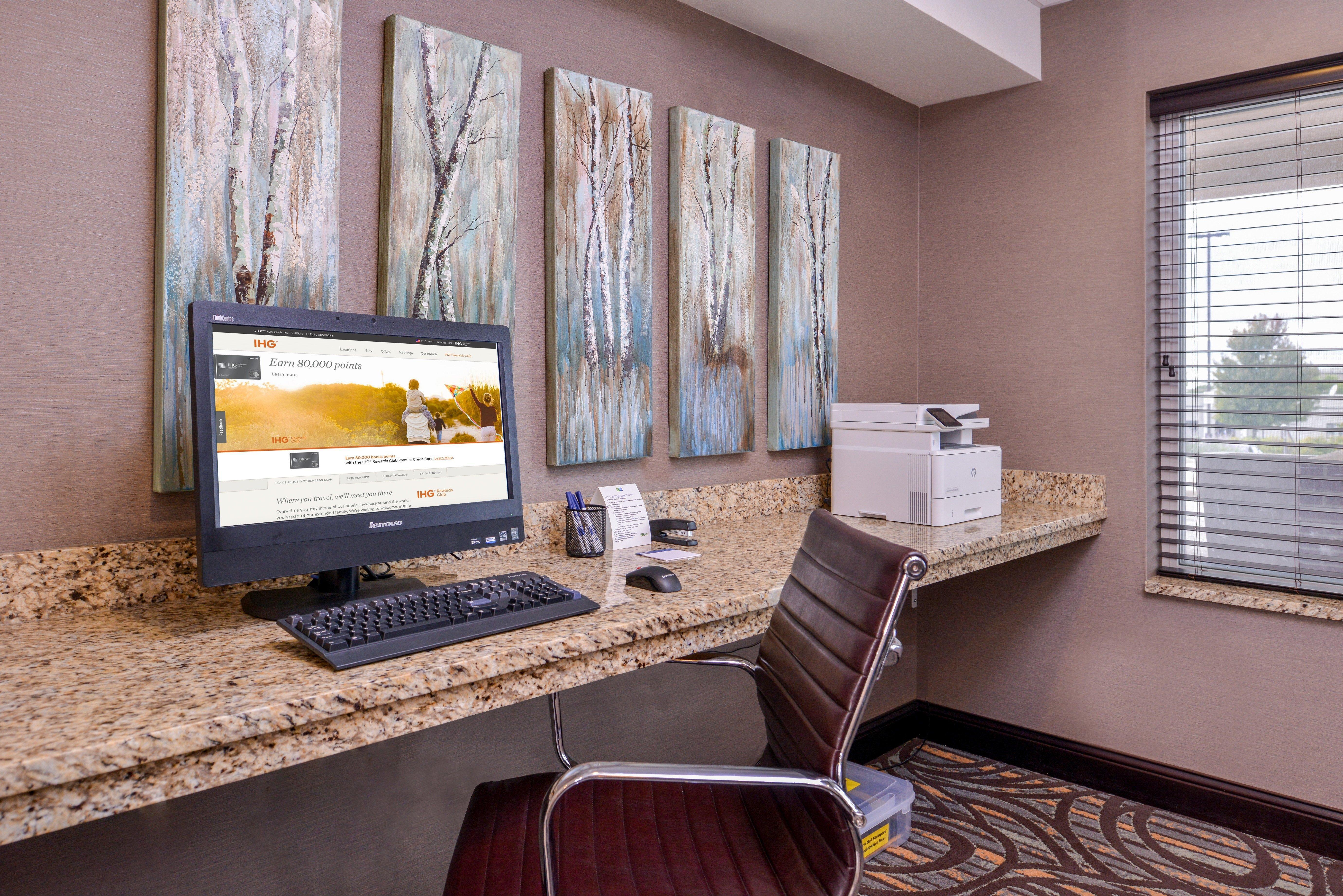 Holiday Inn Express & Suites Emporia Northwest By Ihg Bagian luar foto
