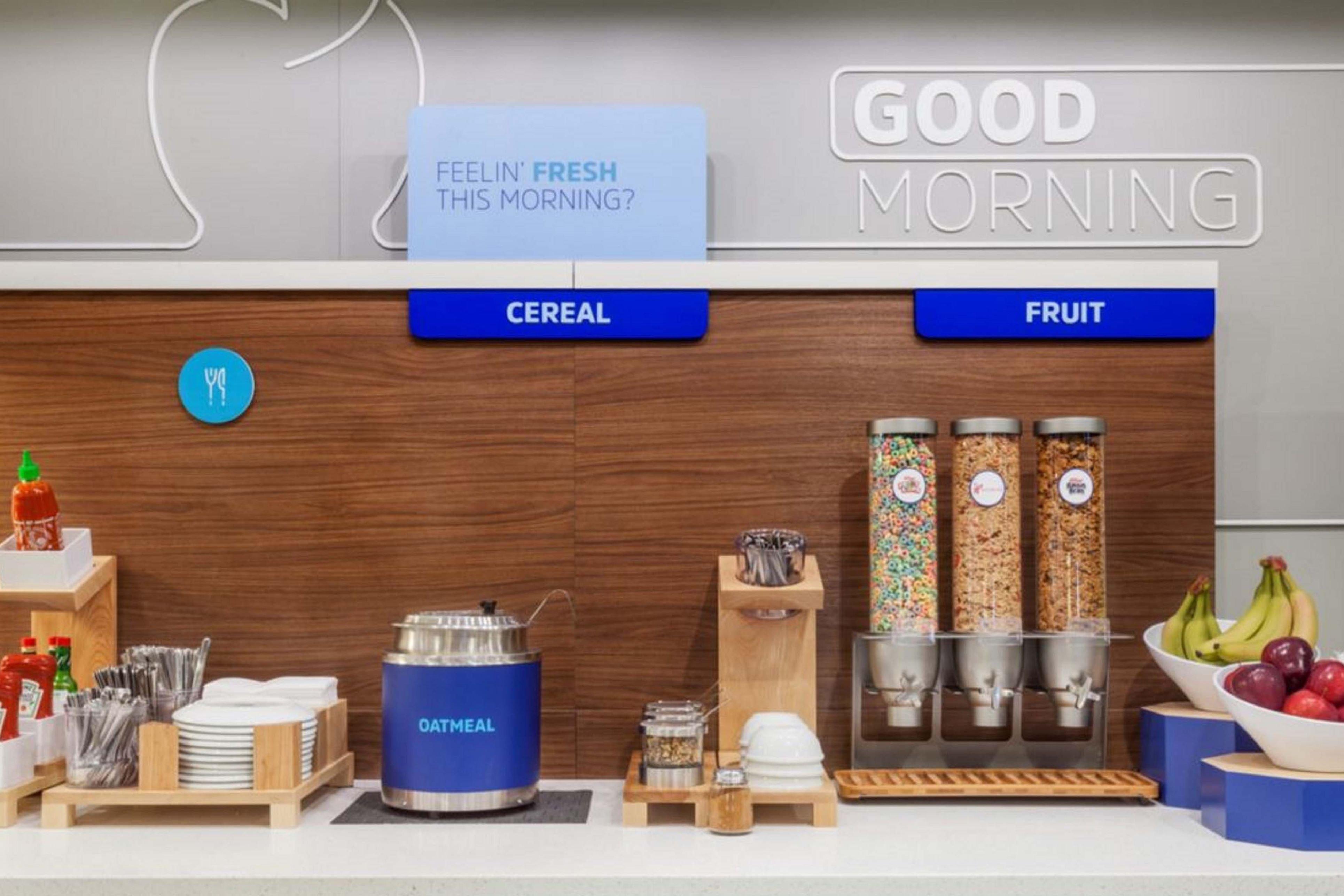 Holiday Inn Express & Suites Emporia Northwest By Ihg Bagian luar foto