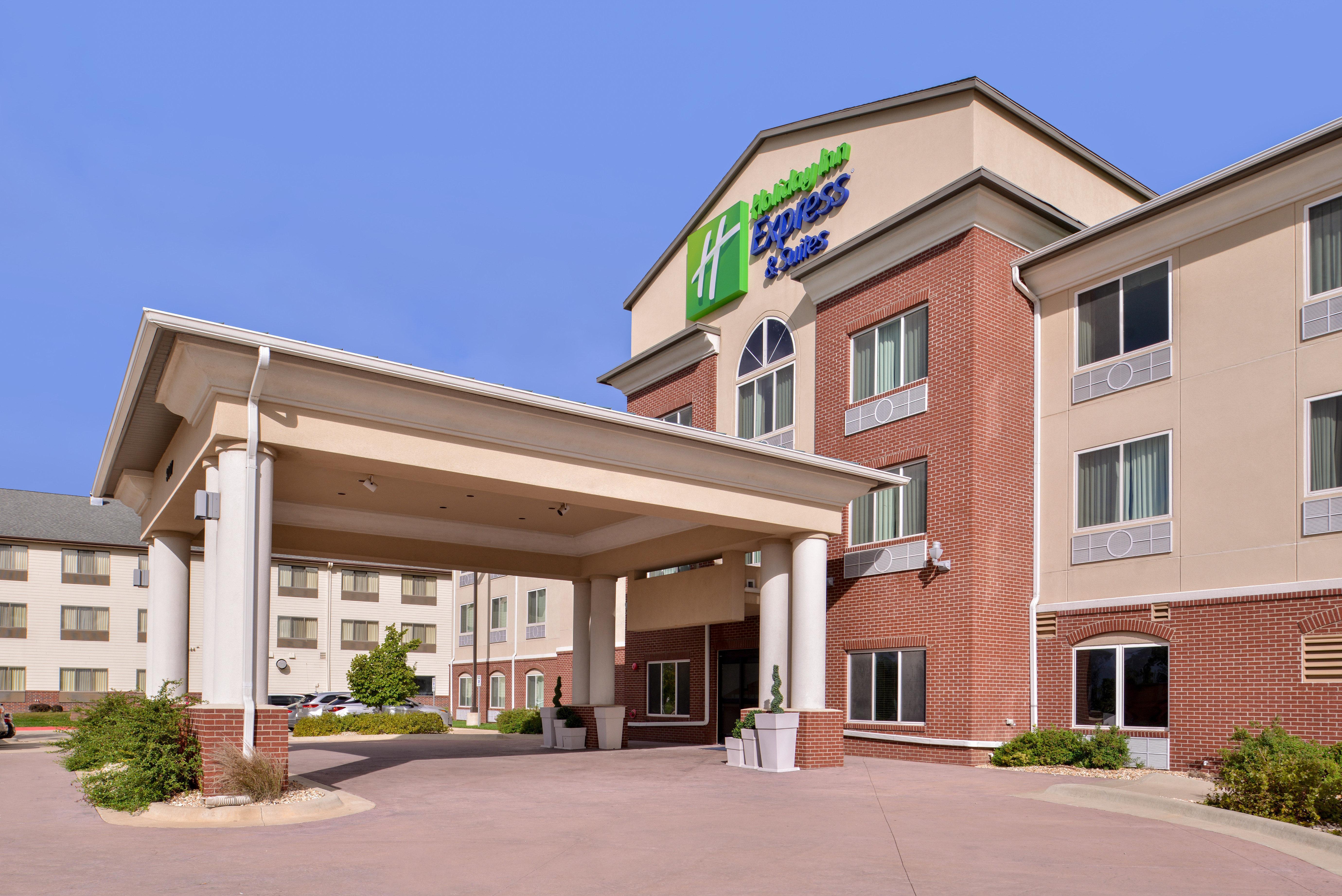 Holiday Inn Express & Suites Emporia Northwest By Ihg Bagian luar foto