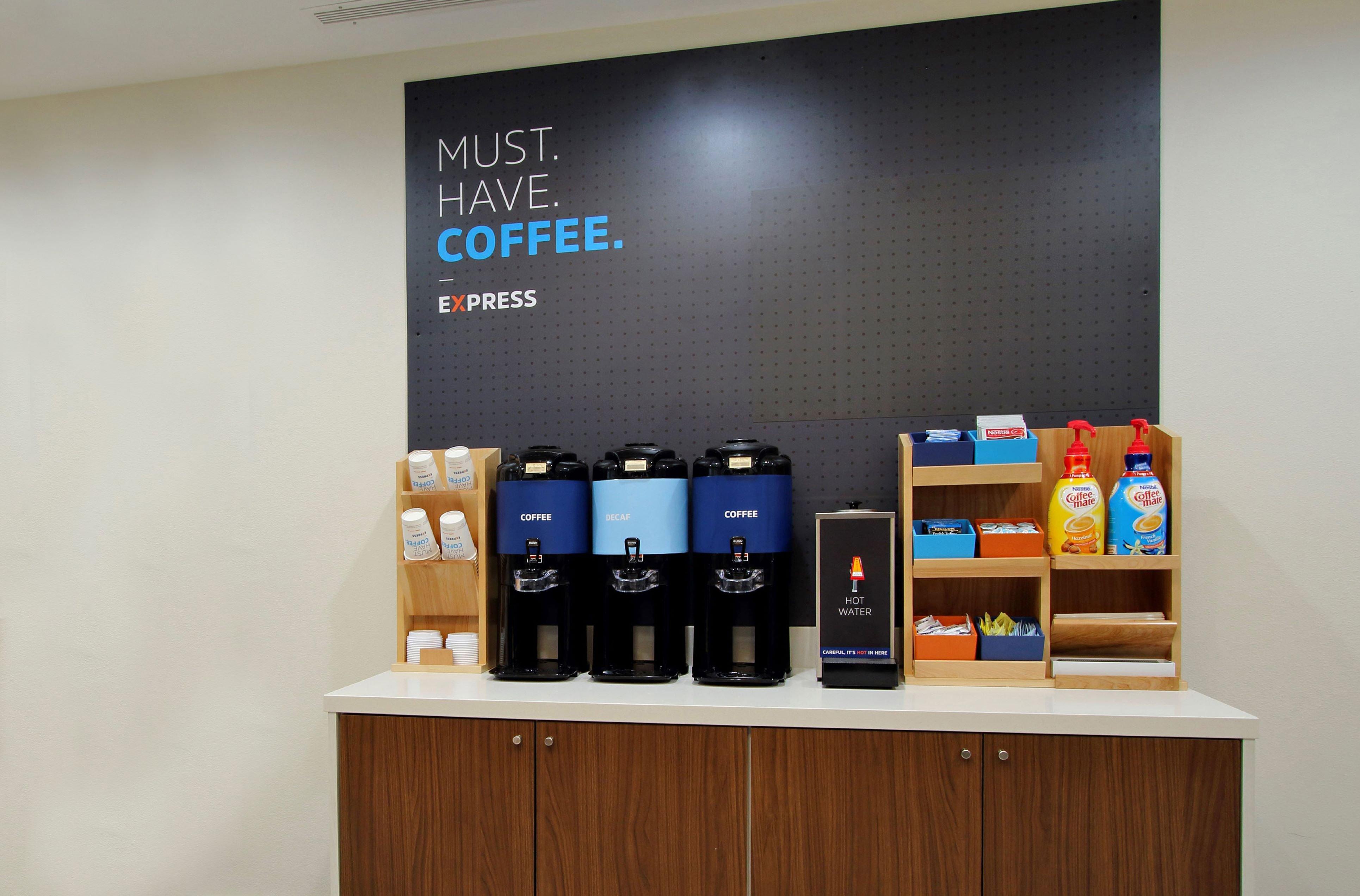 Holiday Inn Express & Suites Emporia Northwest By Ihg Bagian luar foto