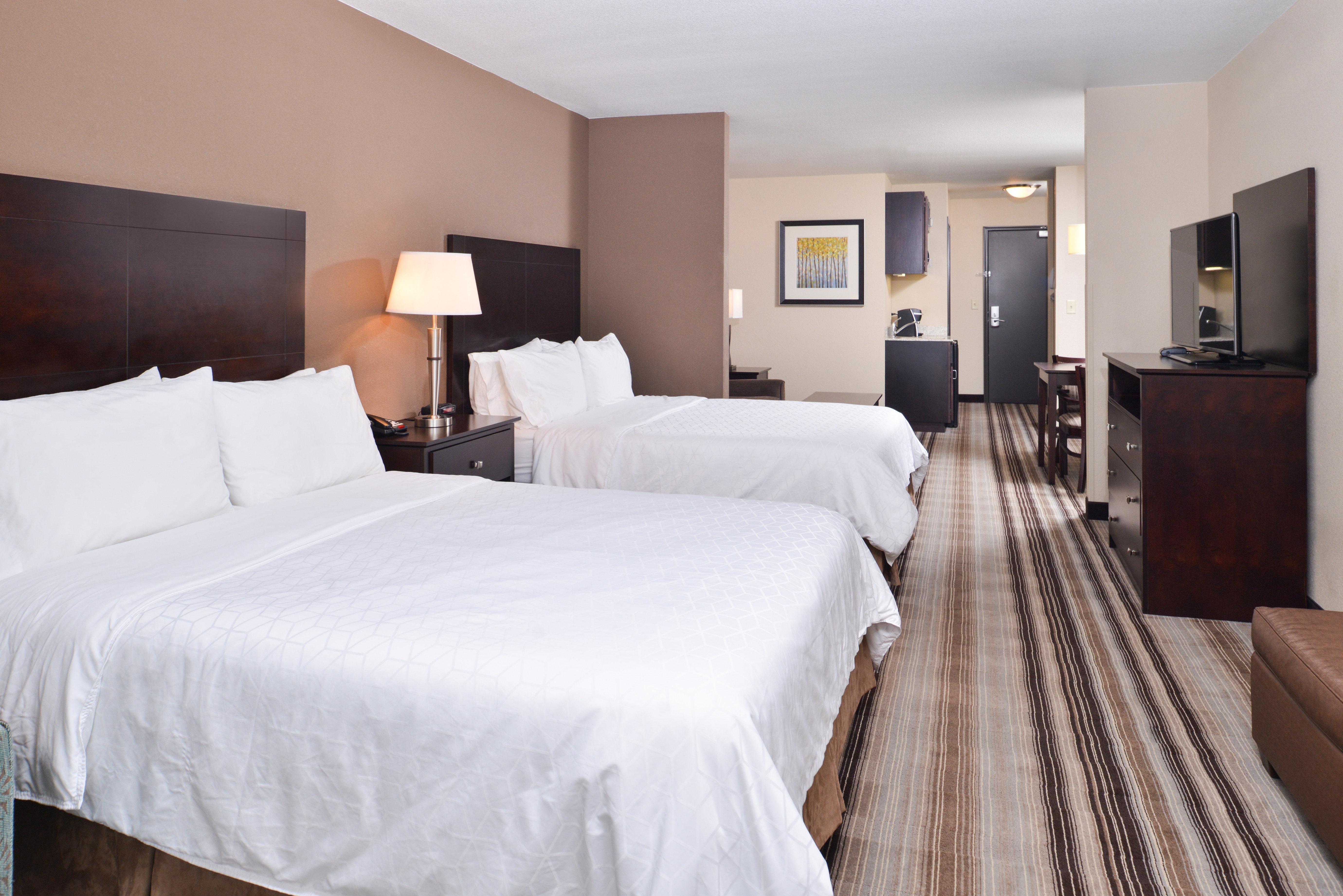 Holiday Inn Express & Suites Emporia Northwest By Ihg Bagian luar foto