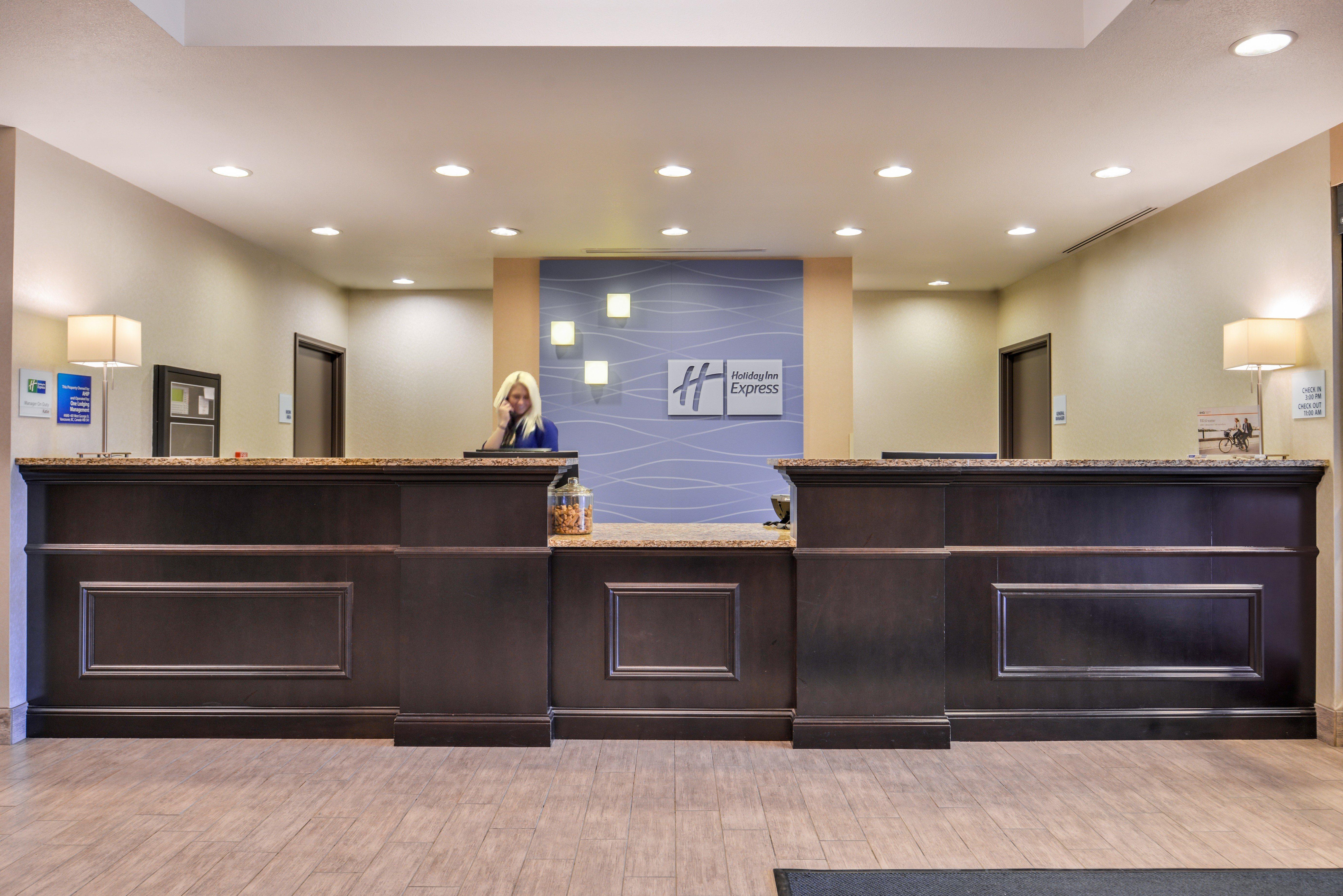 Holiday Inn Express & Suites Emporia Northwest By Ihg Bagian luar foto
