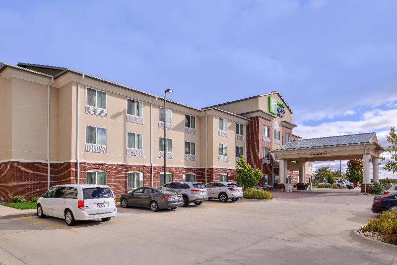 Holiday Inn Express & Suites Emporia Northwest By Ihg Bagian luar foto