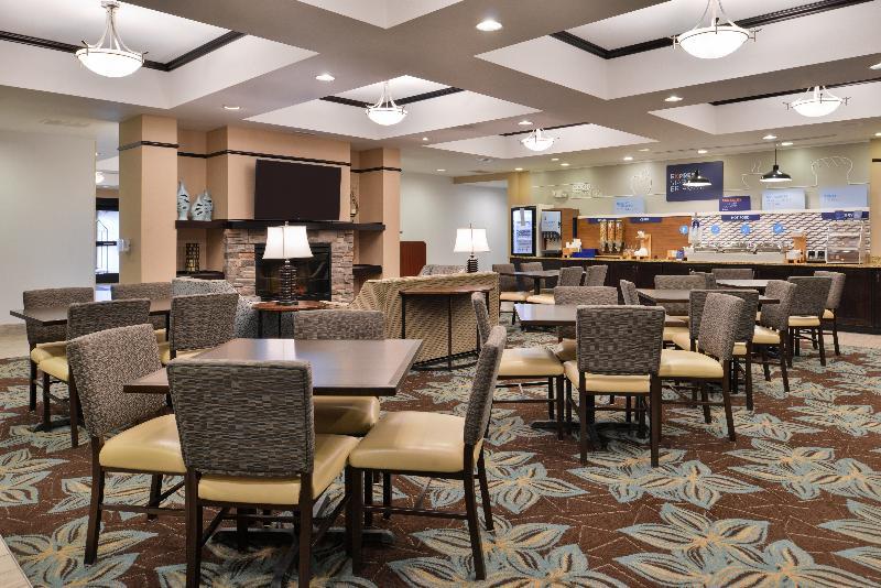 Holiday Inn Express & Suites Emporia Northwest By Ihg Bagian luar foto
